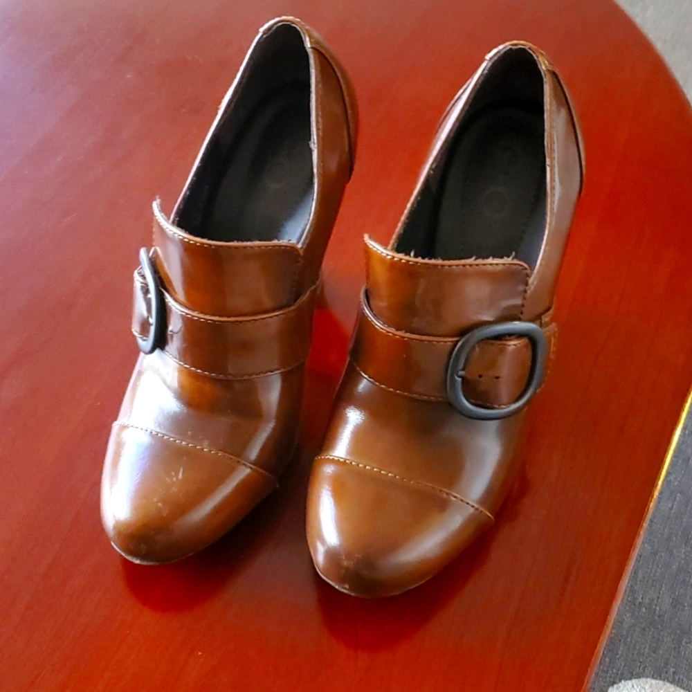 Born leather boots Size 7 Brown color